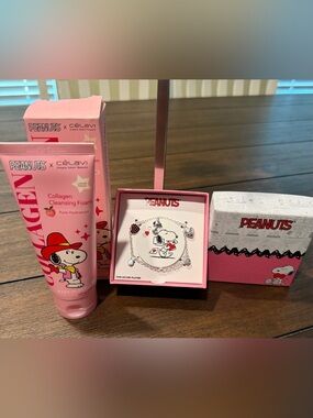 Peanuts NIP Snoopy Set: Silver Plated Charm Bracelet & Collagen Cleansing Foam